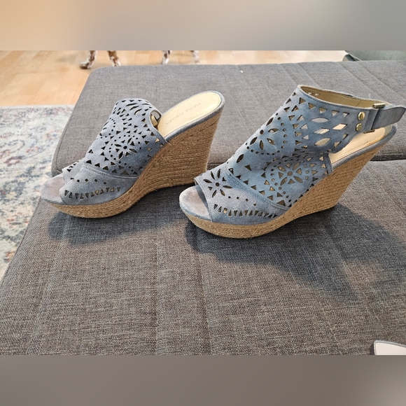 Marc Fisher wedge heels size 9-1/2 - Picture 5 of 9